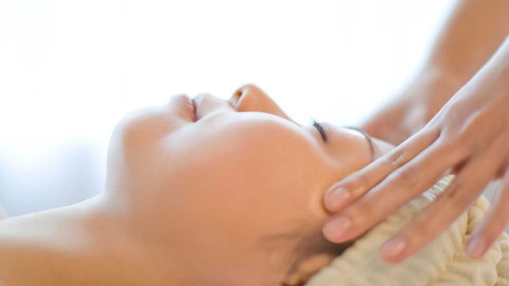 小顔マッサージの効果とは