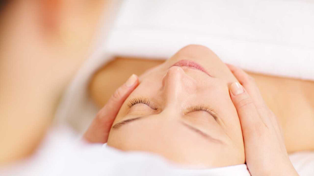 小顔マッサージの効果のメリット